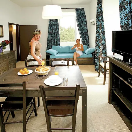 Prestige Odalys Le Chateau De Keraveon Aparthotel Erdeven